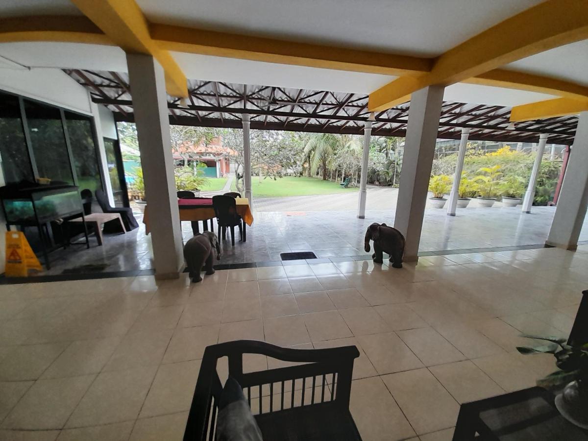 Larn'S Villa Hotel & Apartment Wadduwa Extérieur photo