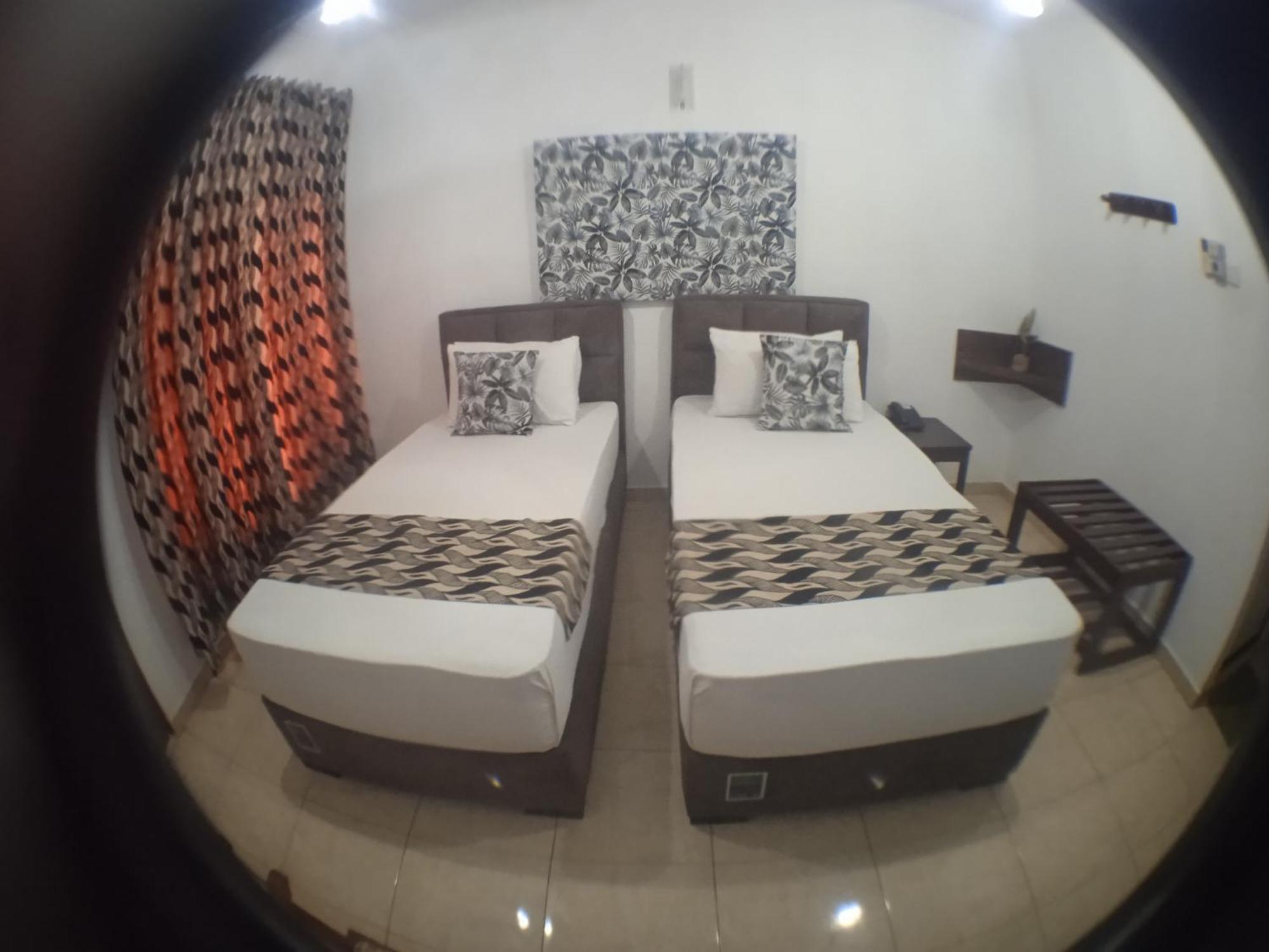 Larn'S Villa Hotel & Apartment Wadduwa Extérieur photo