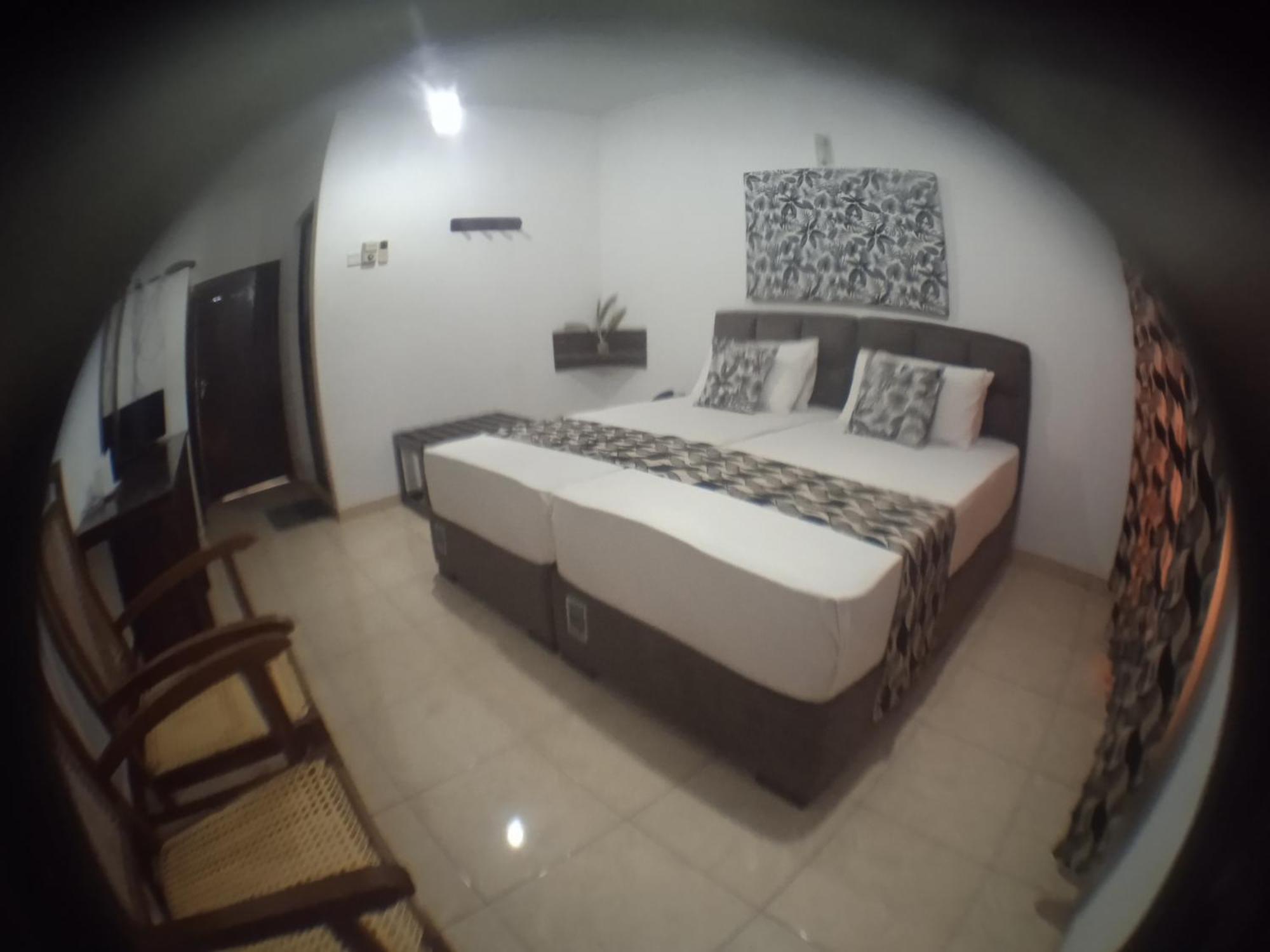 Larn'S Villa Hotel & Apartment Wadduwa Extérieur photo