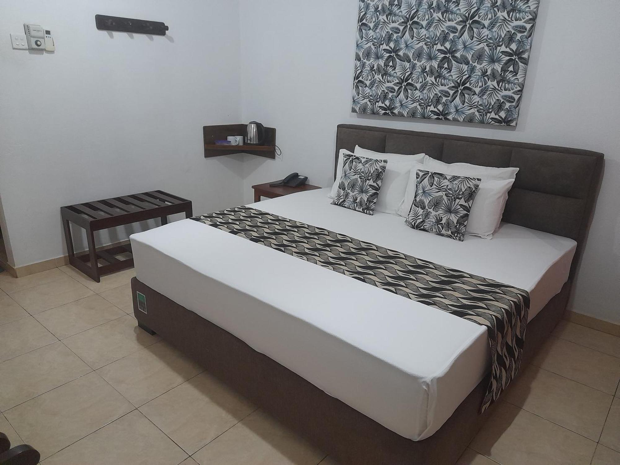 Larn'S Villa Hotel & Apartment Wadduwa Extérieur photo