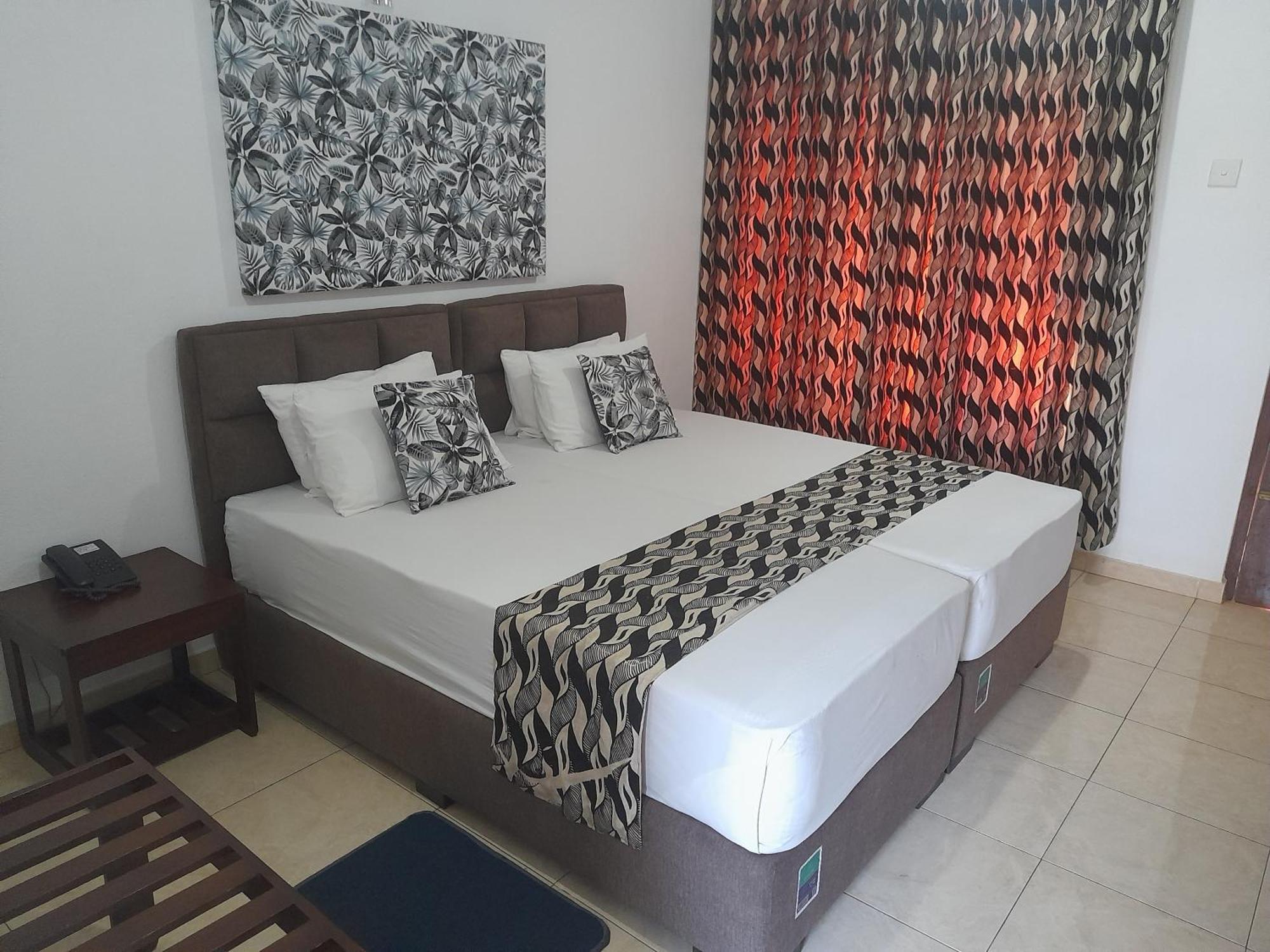 Larn'S Villa Hotel & Apartment Wadduwa Extérieur photo