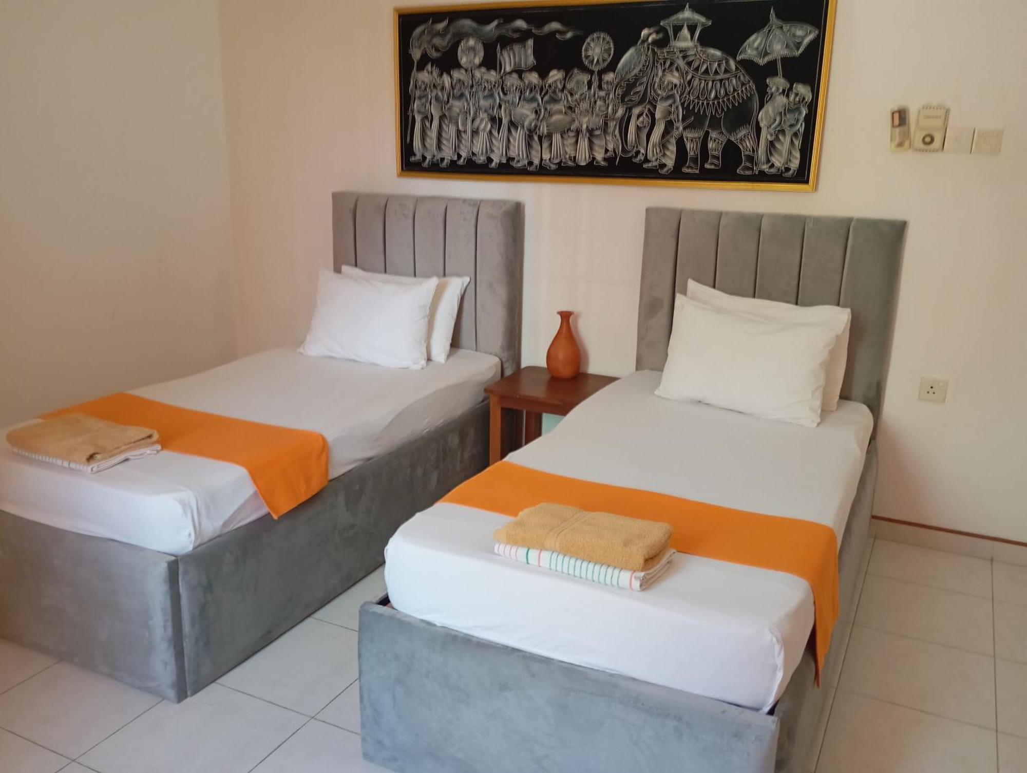 Larn'S Villa Hotel & Apartment Wadduwa Extérieur photo