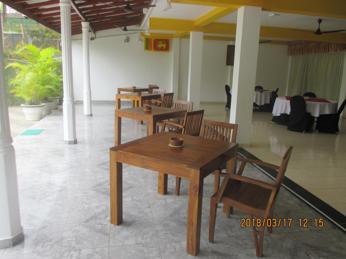 Larn'S Villa Hotel & Apartment Wadduwa Extérieur photo
