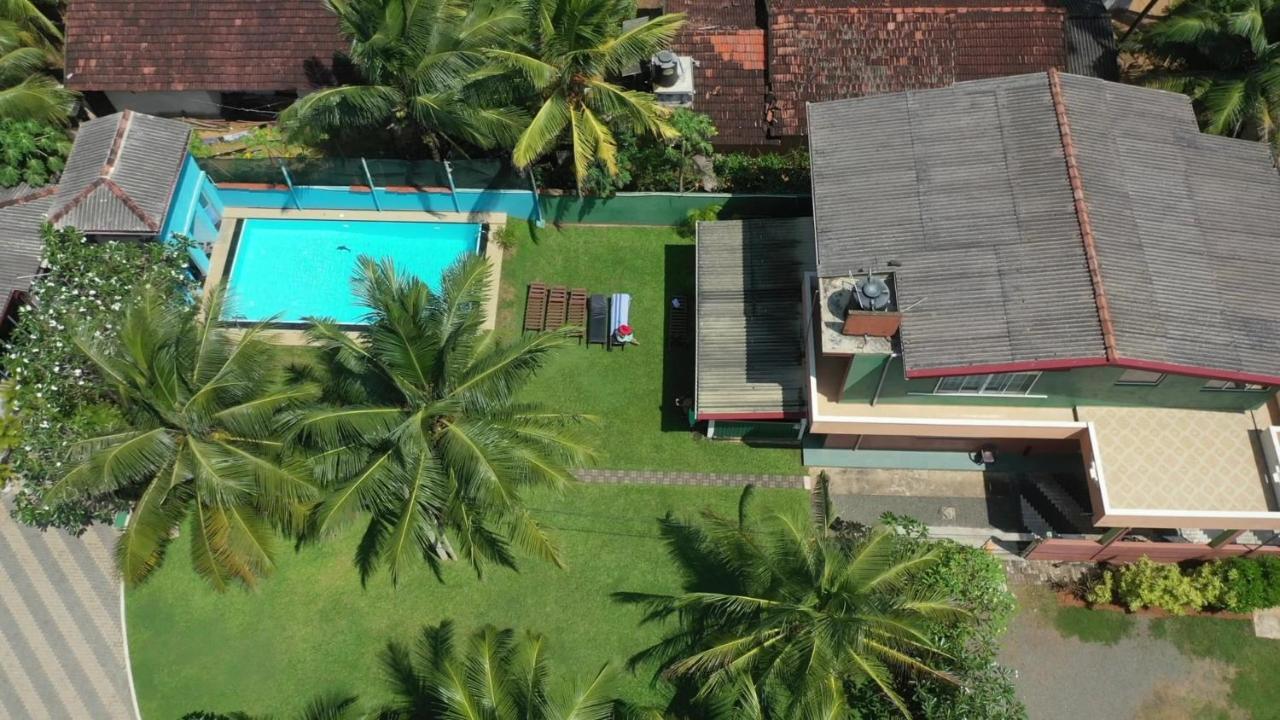 Larn'S Villa Hotel & Apartment Wadduwa Extérieur photo