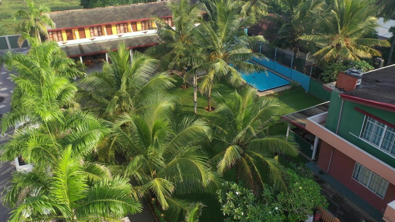 Larn'S Villa Hotel & Apartment Wadduwa Extérieur photo